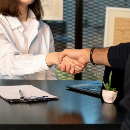 🏢 Fundrise vs RealtyMogul: Which Platform Offers the Better Deal in 2025?